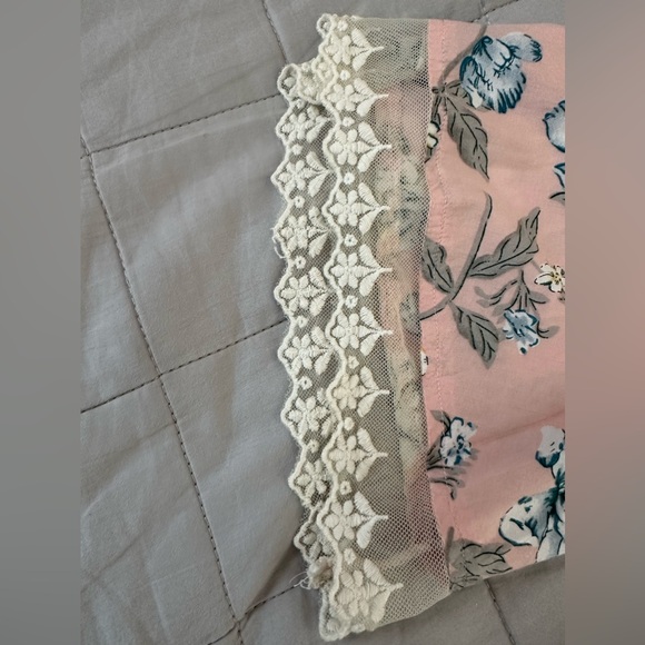 Hassles N Lace Floral tunic with lace trim flare sleeves. Neckline cross straps. - Picture 8 of 8